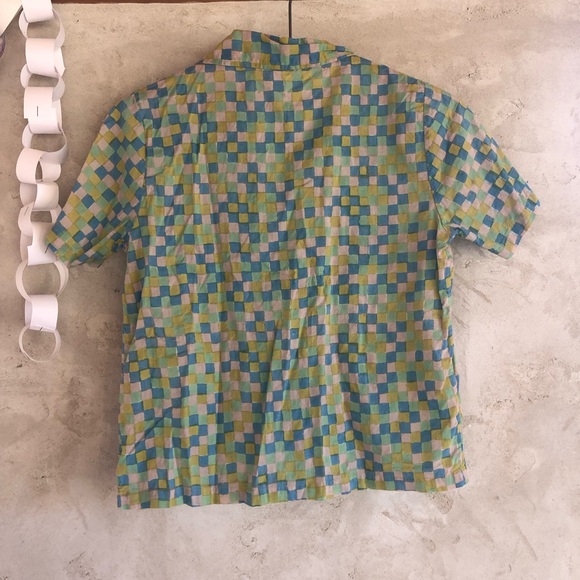Cropped Short Sleeve Shirt - Picture 2 of 5
